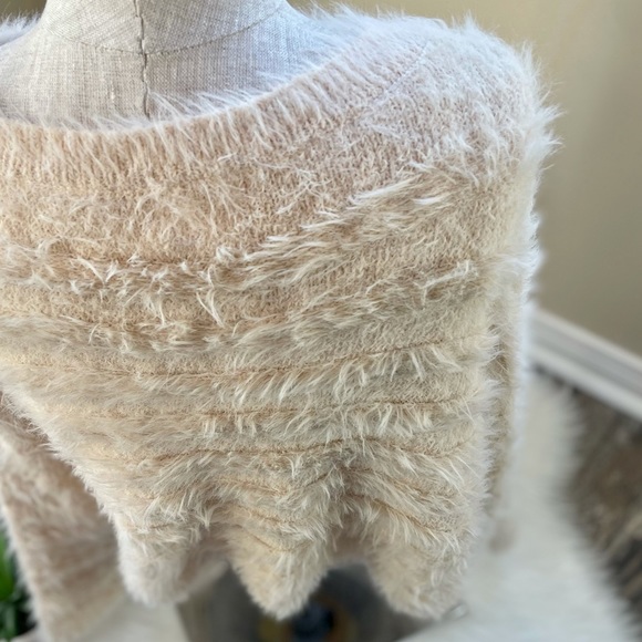 dee elly cropped vneck fuzzy sweater with bell sleeves - Picture 13 of 14